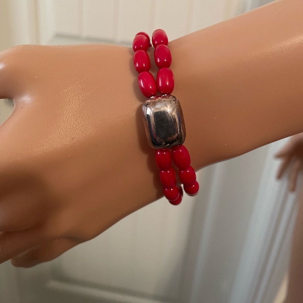 Red Coral / Sterling Silver Stretch Braclet